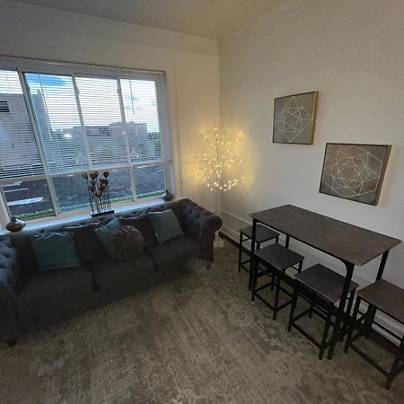 2 Bedroom Stylist Apartment ดีทรอยต์ ภายนอก รูปภาพ