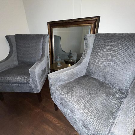 2 Bedroom Stylist Apartment ดีทรอยต์ ภายนอก รูปภาพ