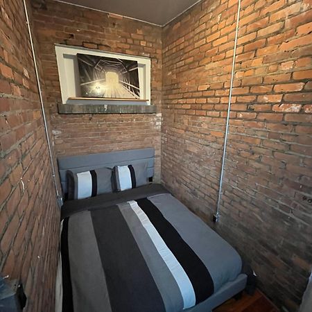 2 Bedroom Stylist Apartment ดีทรอยต์ ภายนอก รูปภาพ