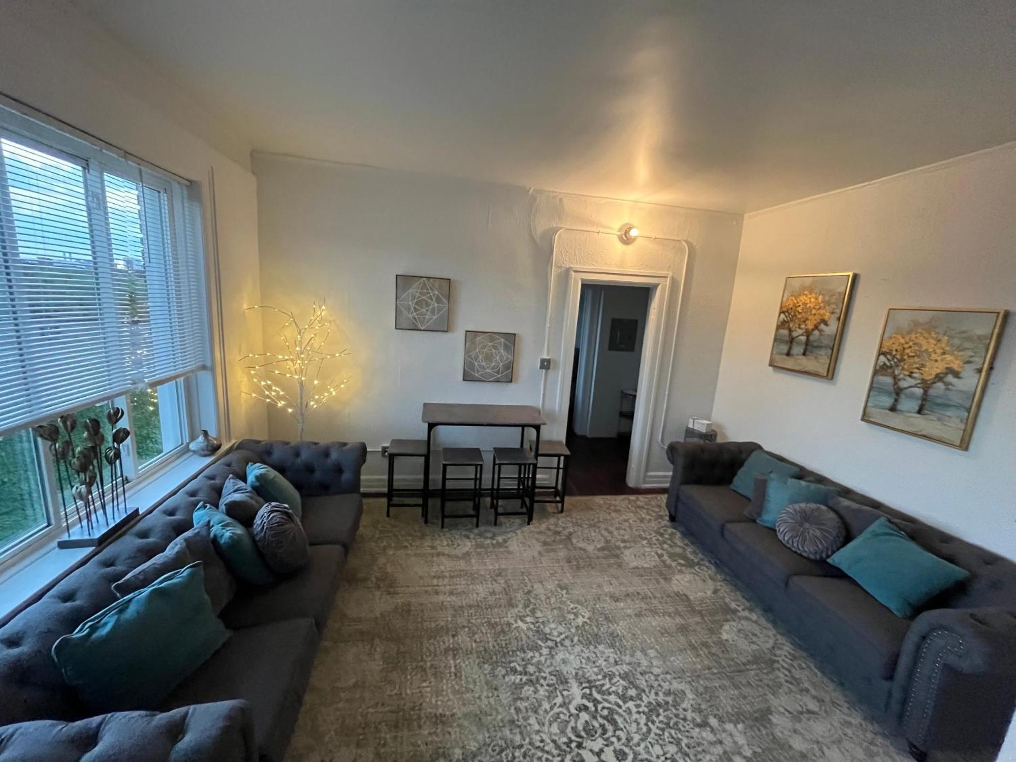 2 Bedroom Stylist Apartment ดีทรอยต์ ภายนอก รูปภาพ